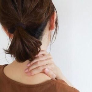 その疲れ顔、首こりが原因かも？